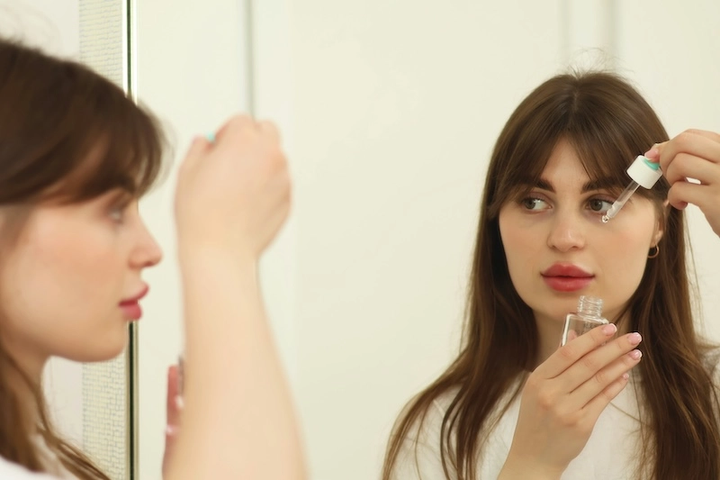 lady applying lumify eye drops in the uk - available at jthimports.co.uk